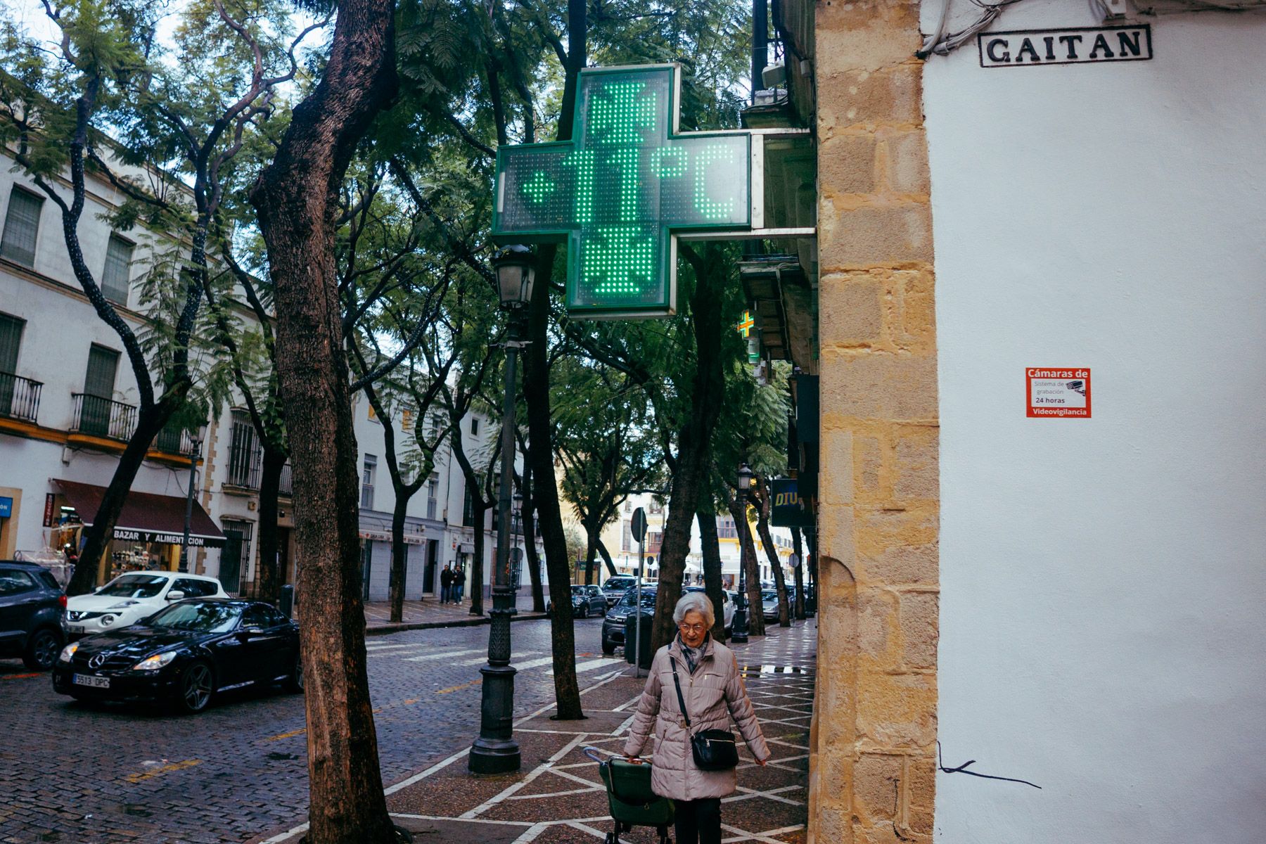 Una farmacia en el centro de Jerez, en una imagen reciente.