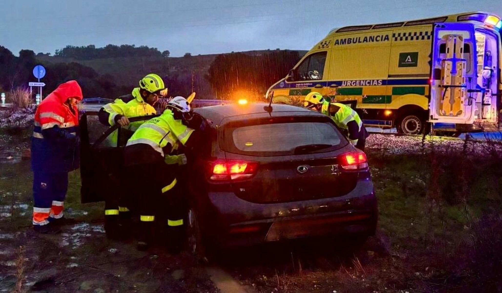 El vehículo tras el accidente a la entrada de Medina, en una imagen de bomberos.