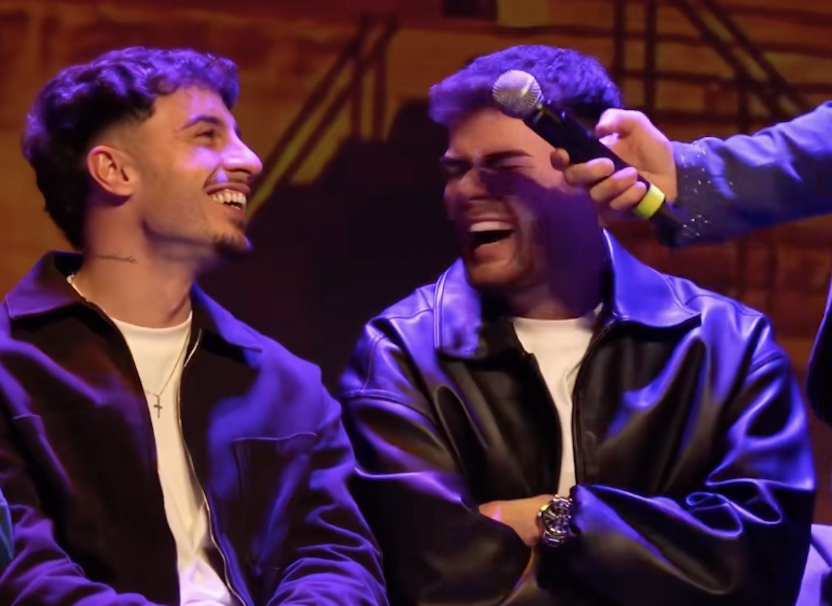 Juanpi y Darío, participantes andaluces de 'La isla de las tentaciones', en el show de Juan Dávila en Jerez. Juanpi y Darío, participantes andaluces de 'La isla de las tentaciones', en el show de Juan Dávila en Jerez.