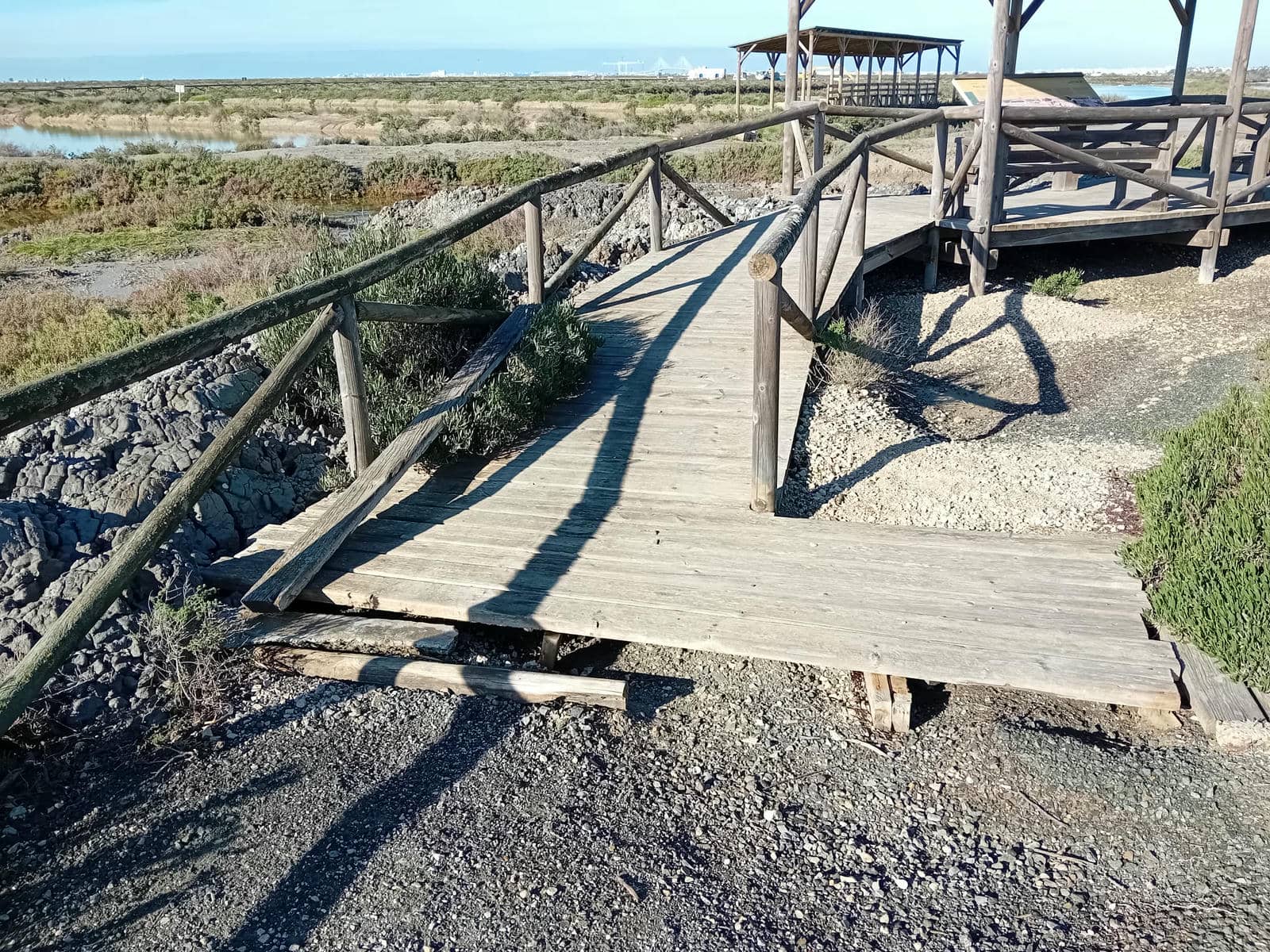Estado del sendero de las Salinas de la Esperanza en Puerto Real