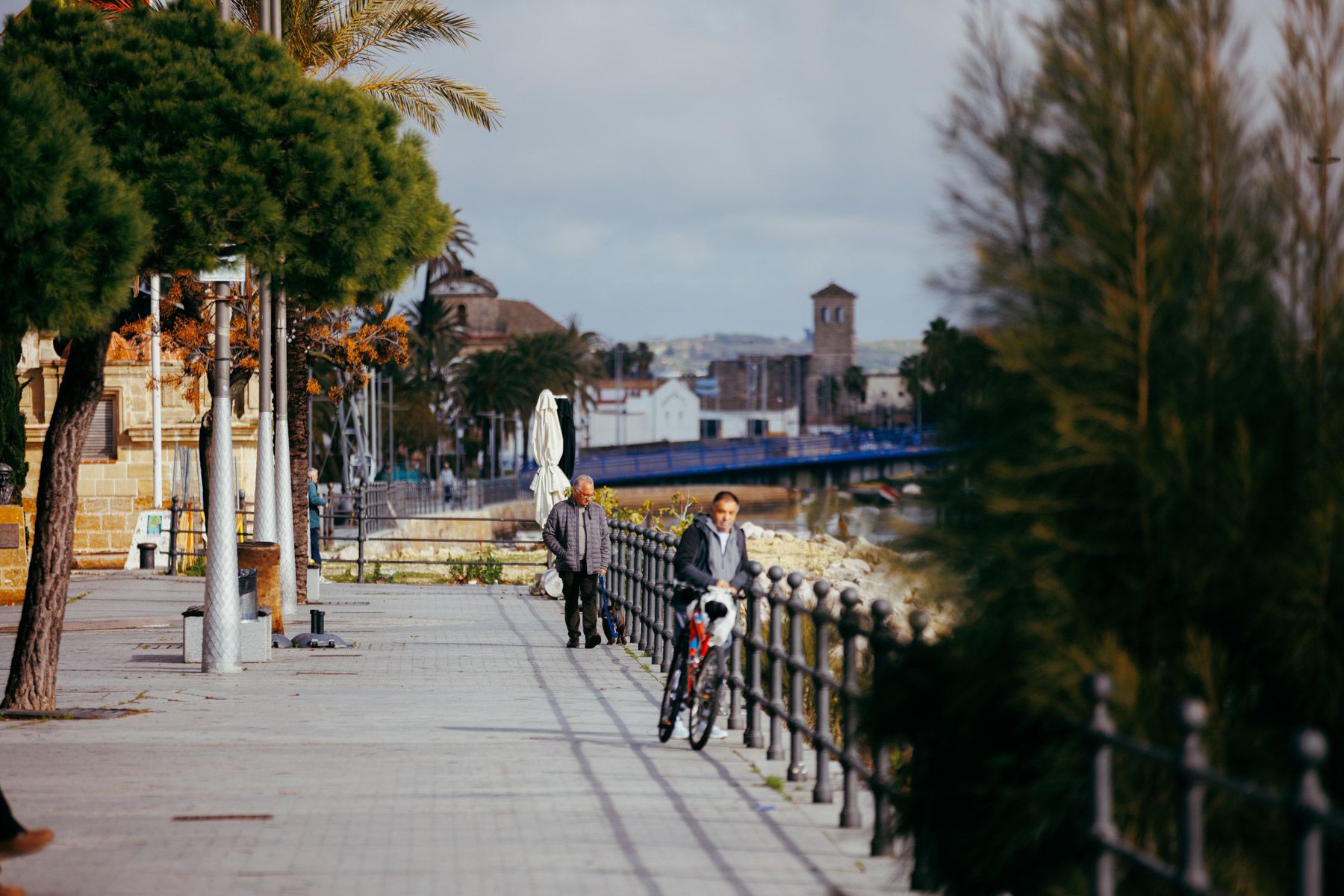 Una imagen reciente del paseo fluvial junto al río Guadalete en El Puerto.