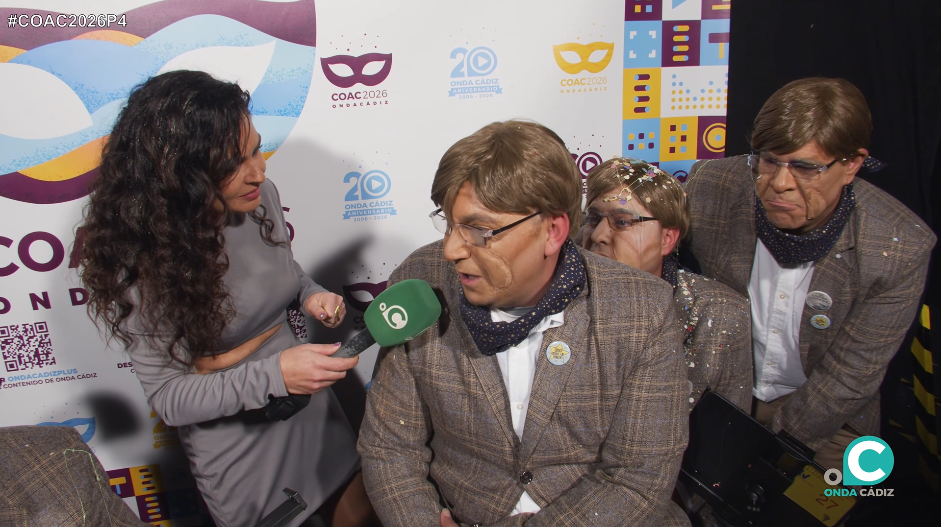 Entrevista tras la actuación. Entrevista tras la actuación.