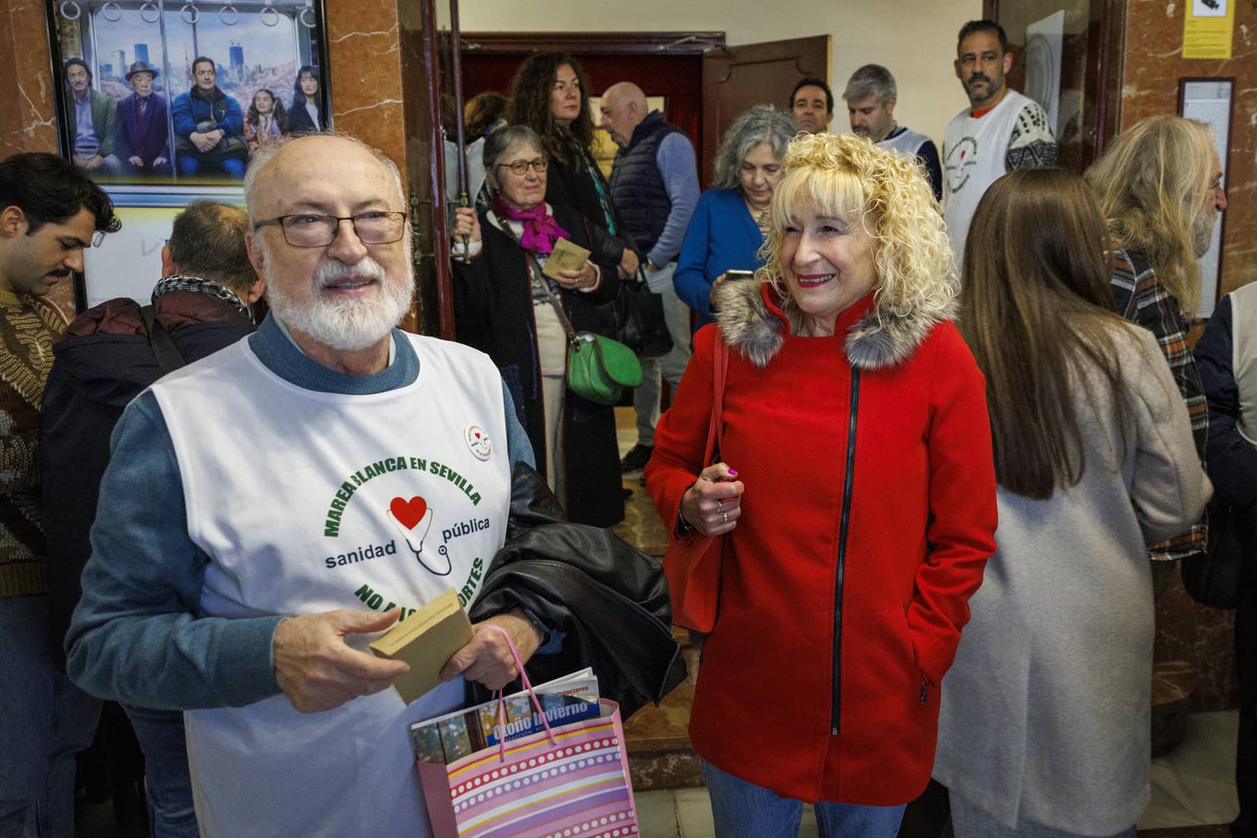 La presentación del documental 'Salud no responde', con Sebastián Martín Recio y Ángela Claverol, de las Mareas y de Amama.