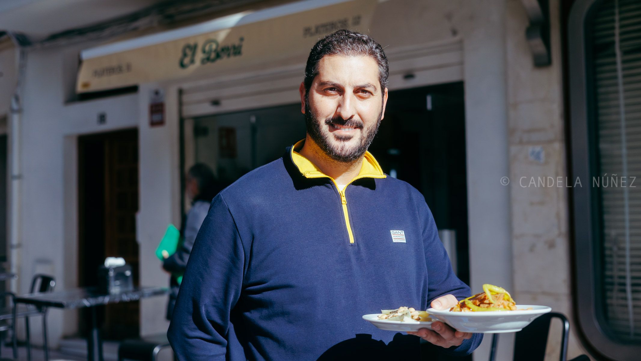 David Borrás, al mando del nuevo local, El Borri, en la plaza Plateros de Jerez.