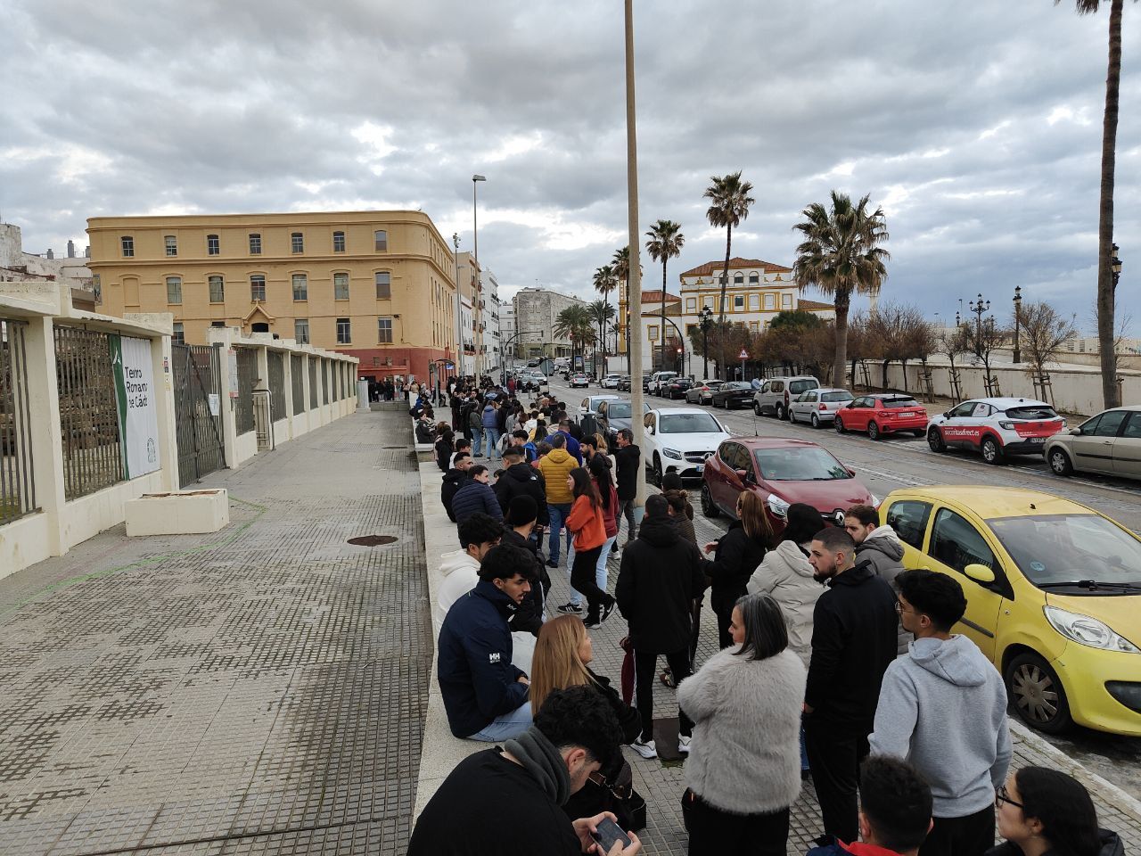 El Campo del Sur, hasta donde llega la cola para las entradas de la final del COAC.