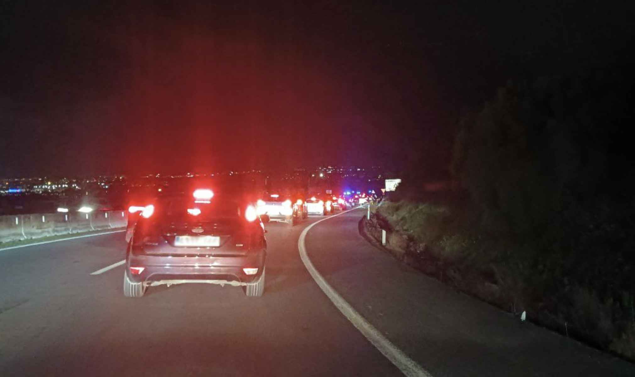 Retenciones en la cuesta de Aqualand de El Puerto.