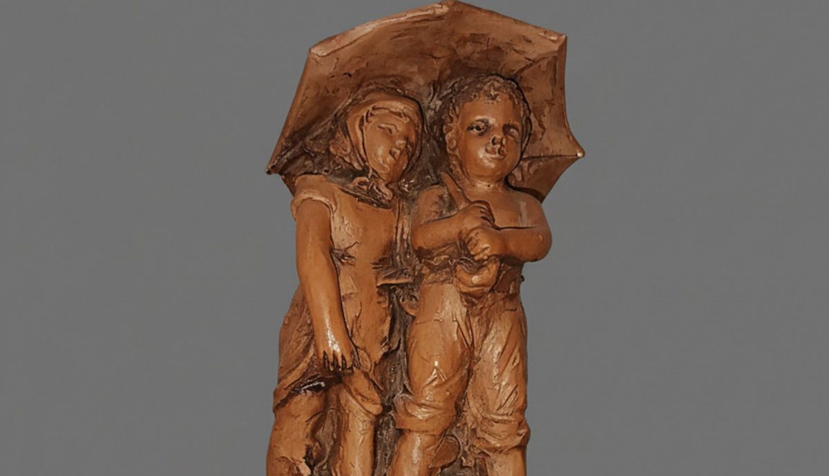 Niños del Paraguas, terracota, 23,5 cm de altura, obra de “Nando”.