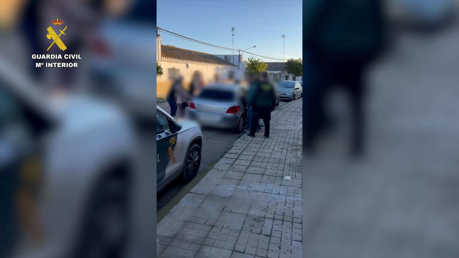 El detenido, en el Coto de Bornos, la captó a través de un chat de un juego de parchís y llegó a conseguir numerosos Bizum e ingresos por valor de casi 8.000 euros.
