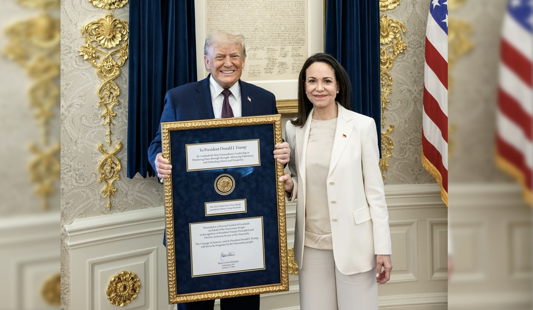 María Corina Machado entrega la medalla del Nobel a Donald Trump.