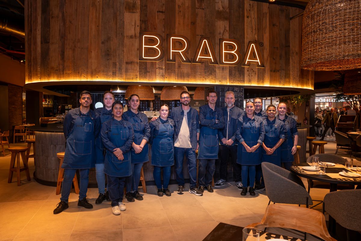 El equipo del nuevo restaurante de Bahía Sur, Braba, a pocos minutos de su inauguración.