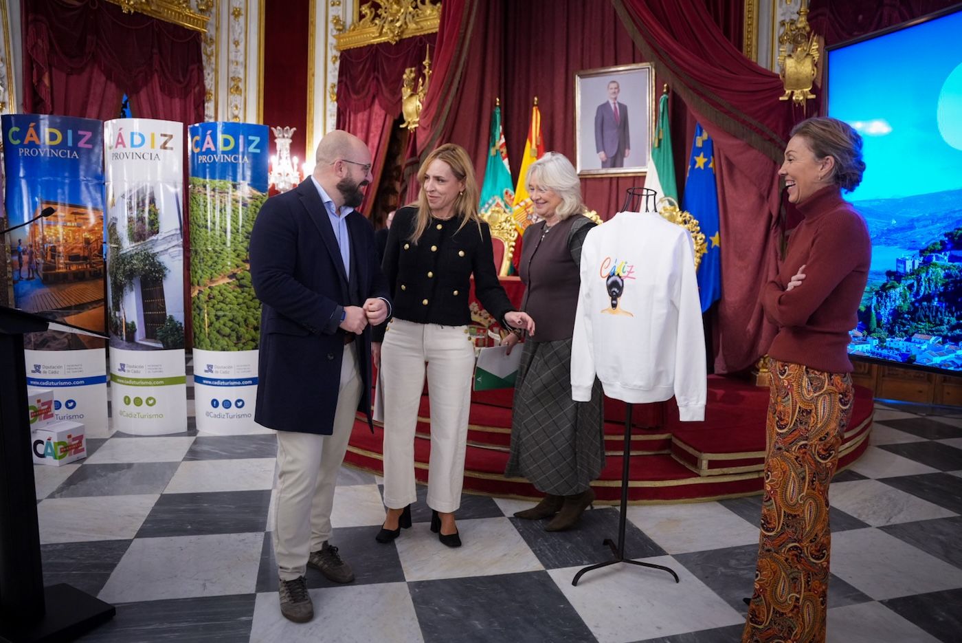 Almudena Martínez, Germán Beardo, Mercedes Colombo y Tania Barcelona, en la presentación de la oferta de Cádiz para Fitur