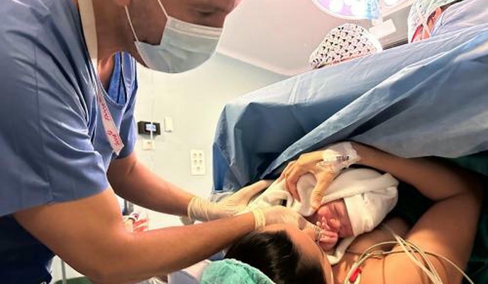 Un parto por cesárea con acompañante en el SAS.