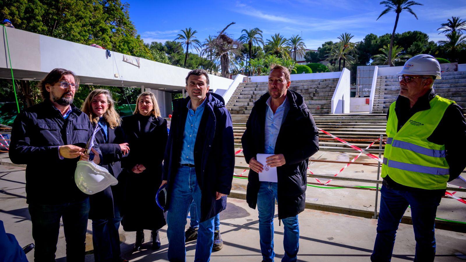 El alcalde, en las obras del Teatro del Parque.