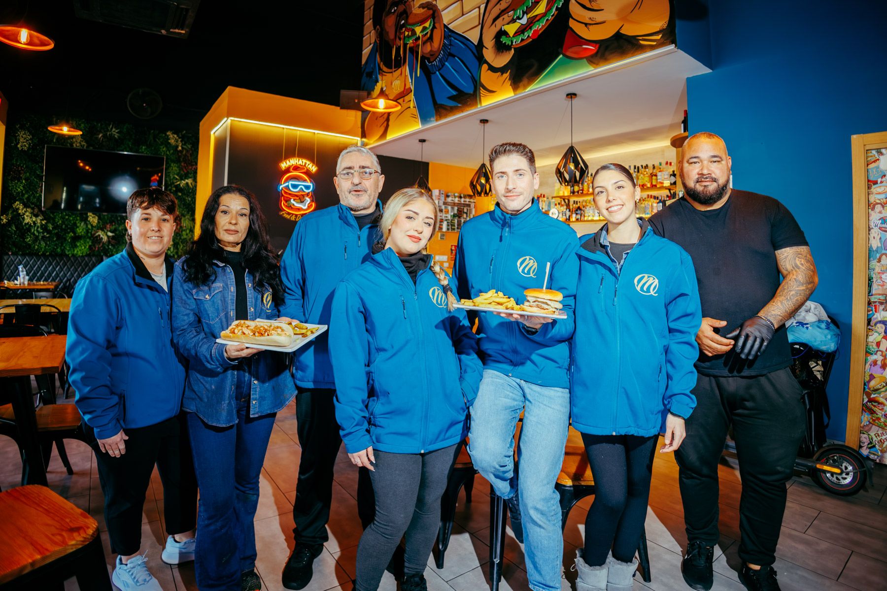 Equipo de Manhattan Food & Drinks, el bufé de hamburguesas en El Puerto. 