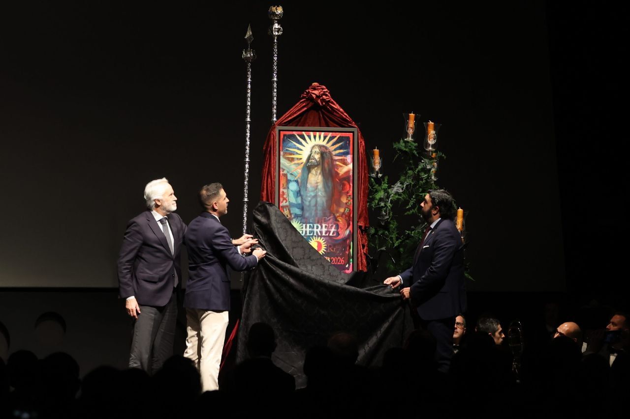 El autor, Bruno Díaz, descubriendo la obra junto a José Manuel García Cordero.