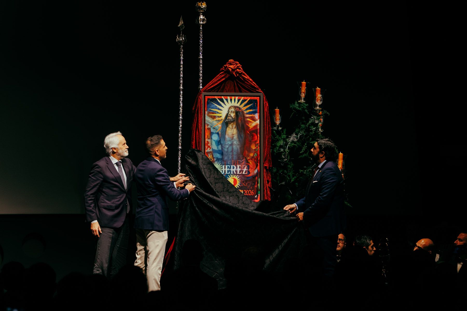 El autor, Bruno Díaz, descubriendo la obra junto a José Manuel García Cordero.