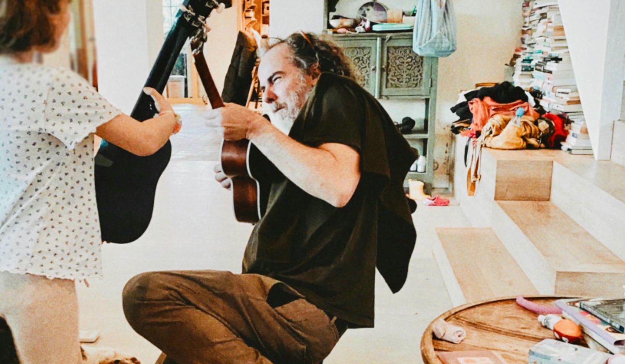 La foto con la que Julio de la Rosa ha compartido su alegría por su nominación a los Goya.