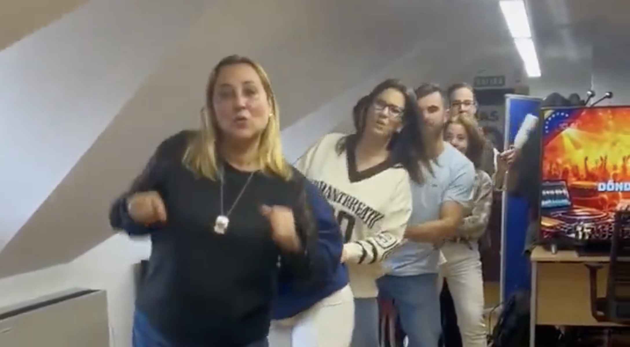 Una imagen del surrealista vídeo.