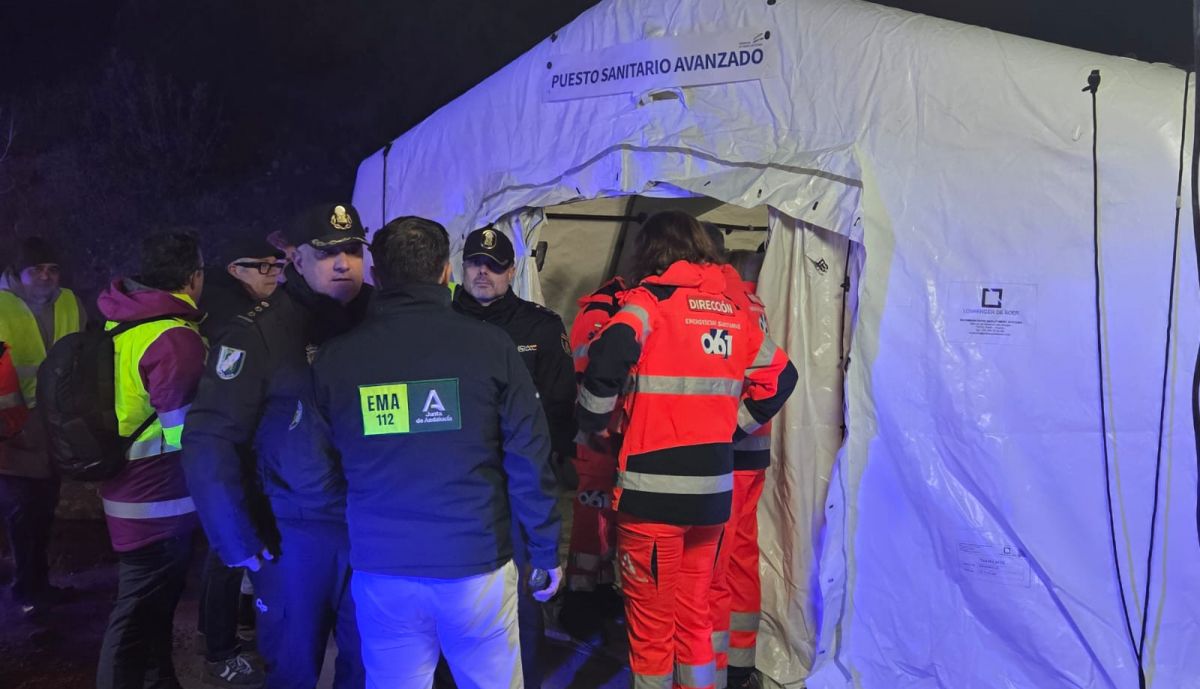 Polideportivo de Adamuz convertido en refugio para muchos de los viajeros de los trenes que chocaron en la tarde de este pasado domingo 2