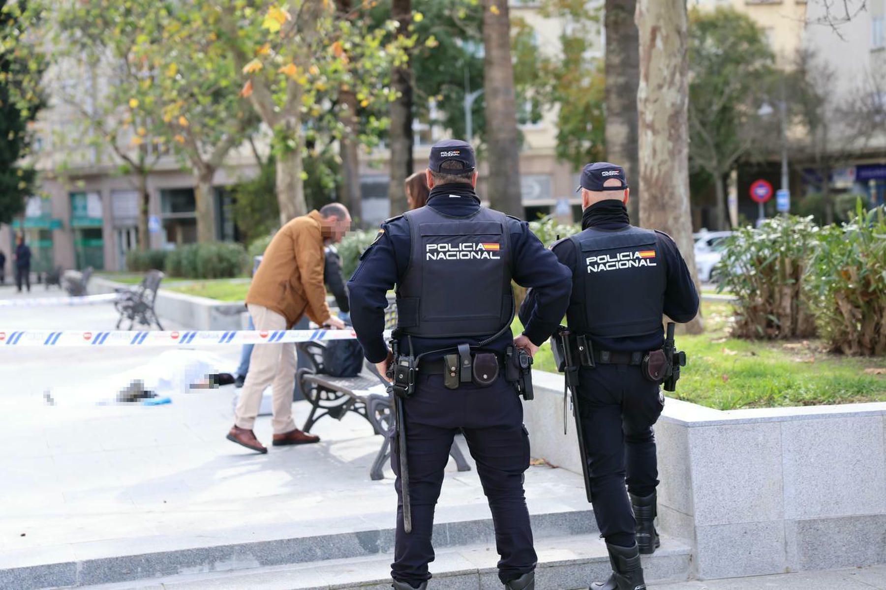 Agentes de Policía, en Plaza del Caballo.