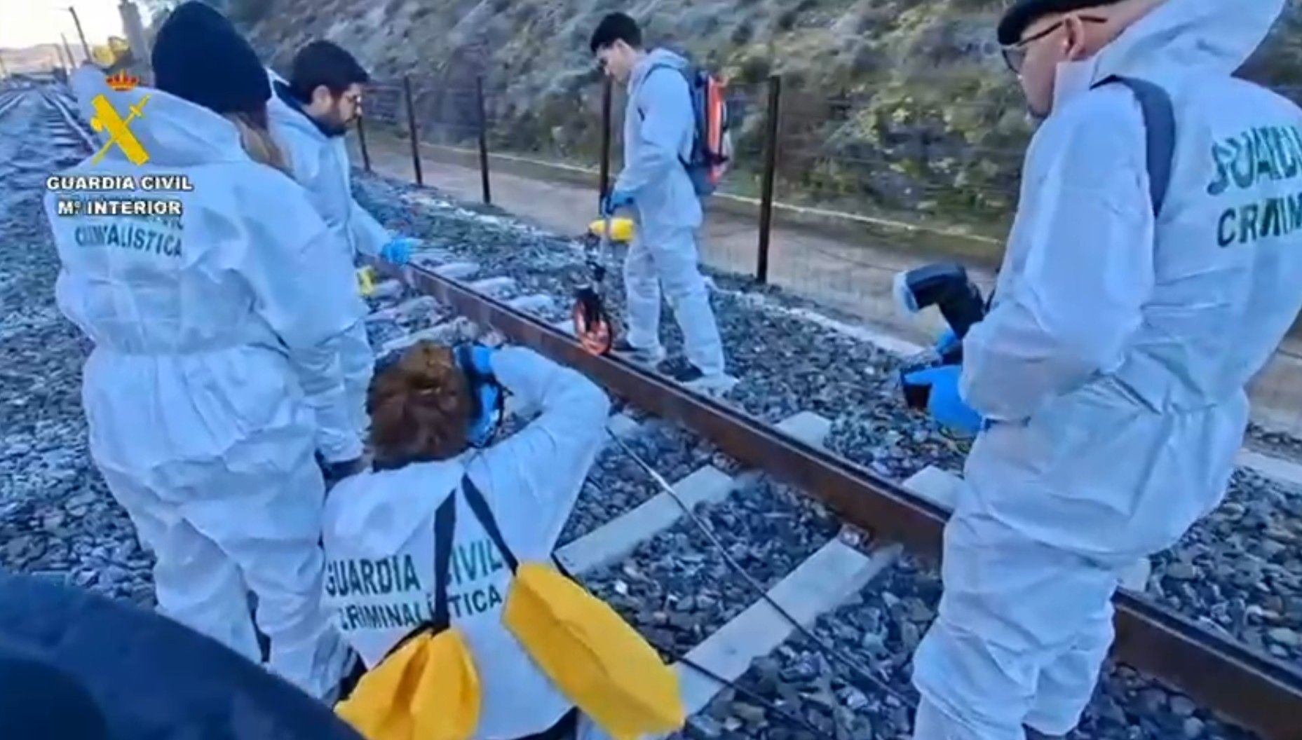 Investigación en las vías del tren.