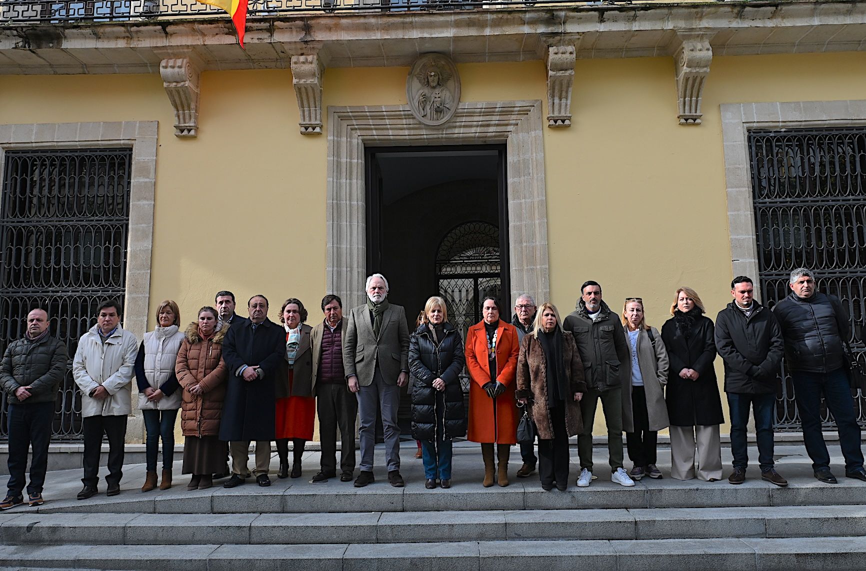 Minuto de silencio de la Corporación municipal, este lunes.
