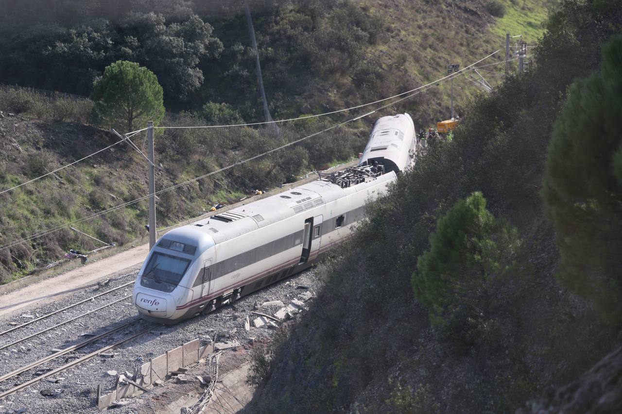 El Alvia accidentado en Adamuz, pocas horas después el choque con el Iryo.