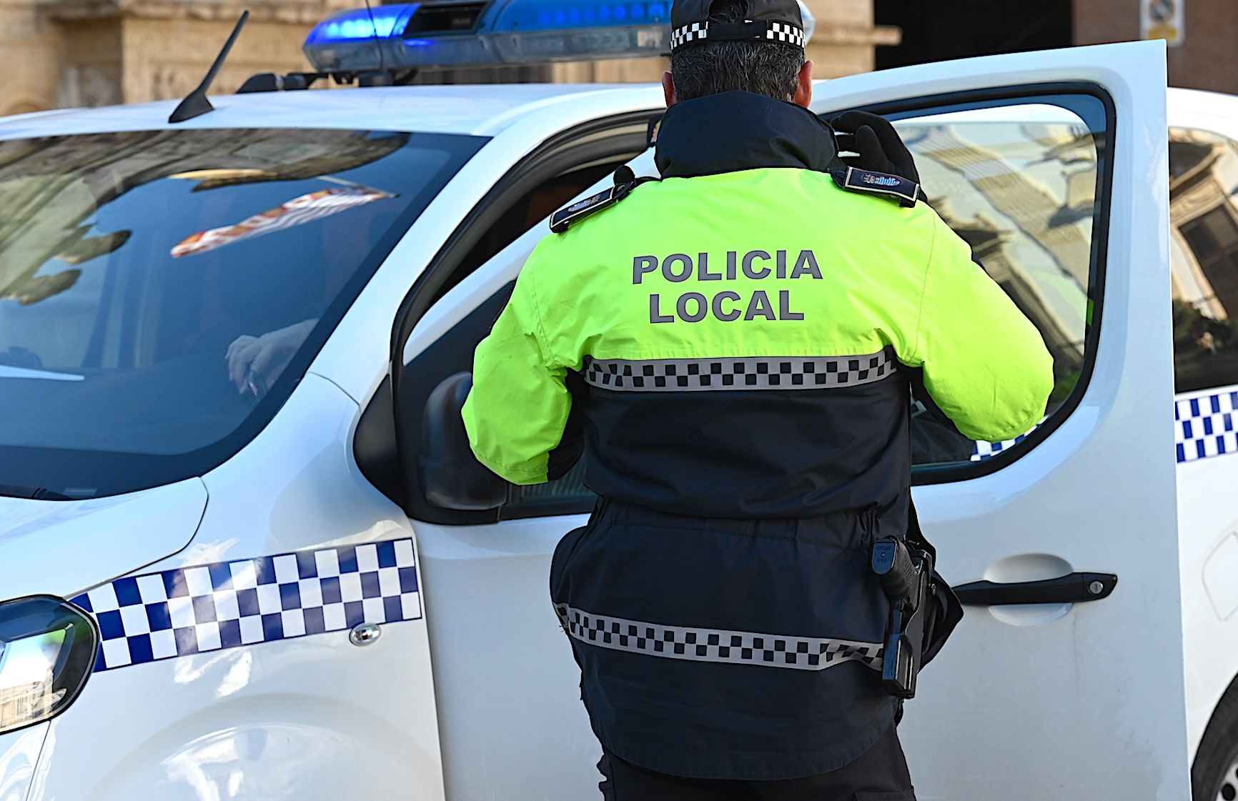 Un policía local en una imagen de archivo. Un policía local en una imagen de archivo.