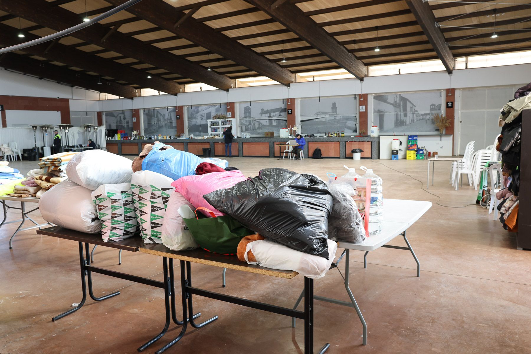 Mantas donadas en Adamuz tras el accidente. Mantas donadas en Adamuz tras el accidente.