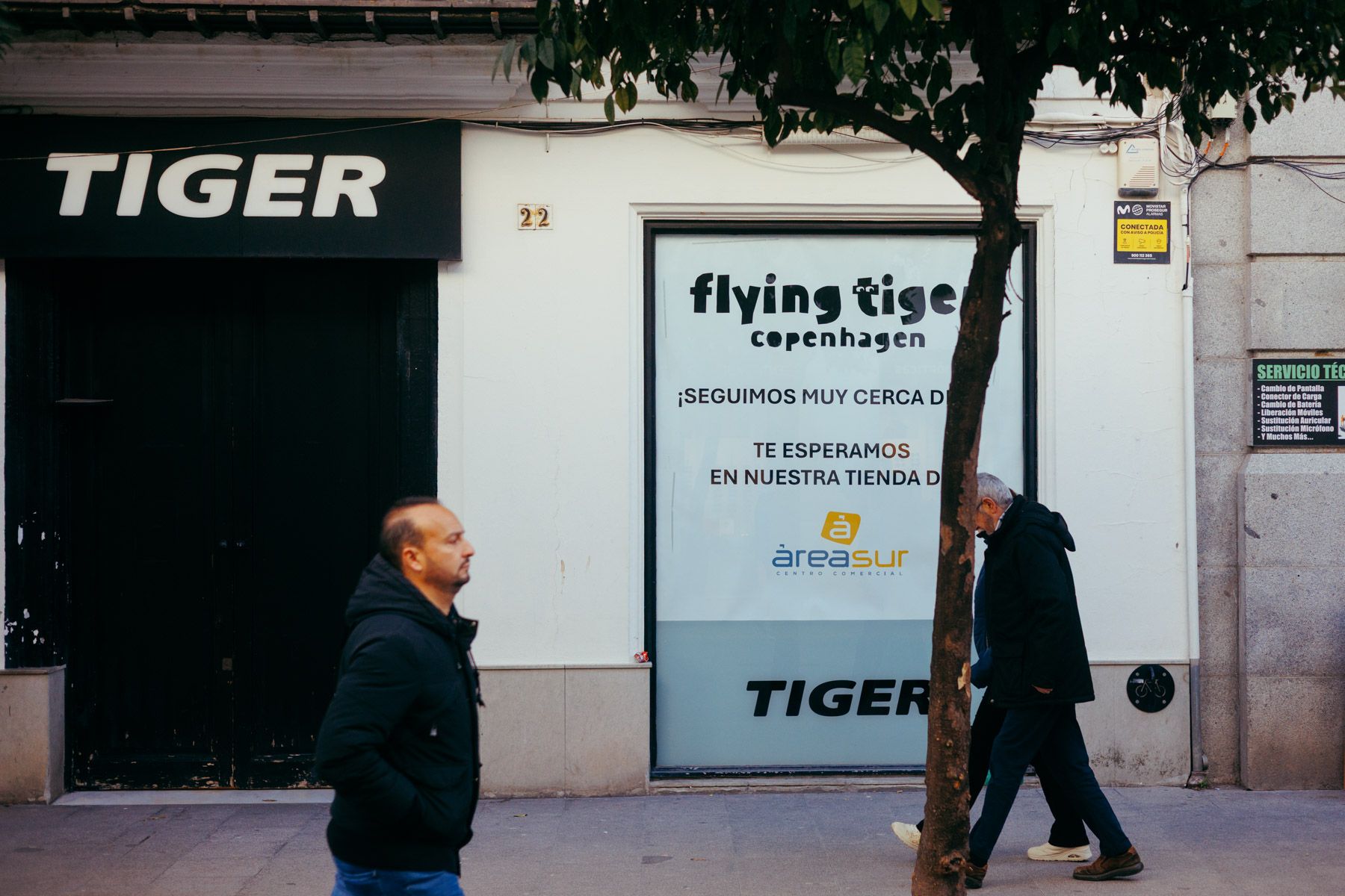 Anuncio con el cerrojazo de Tiger en calle Larga, este martes.