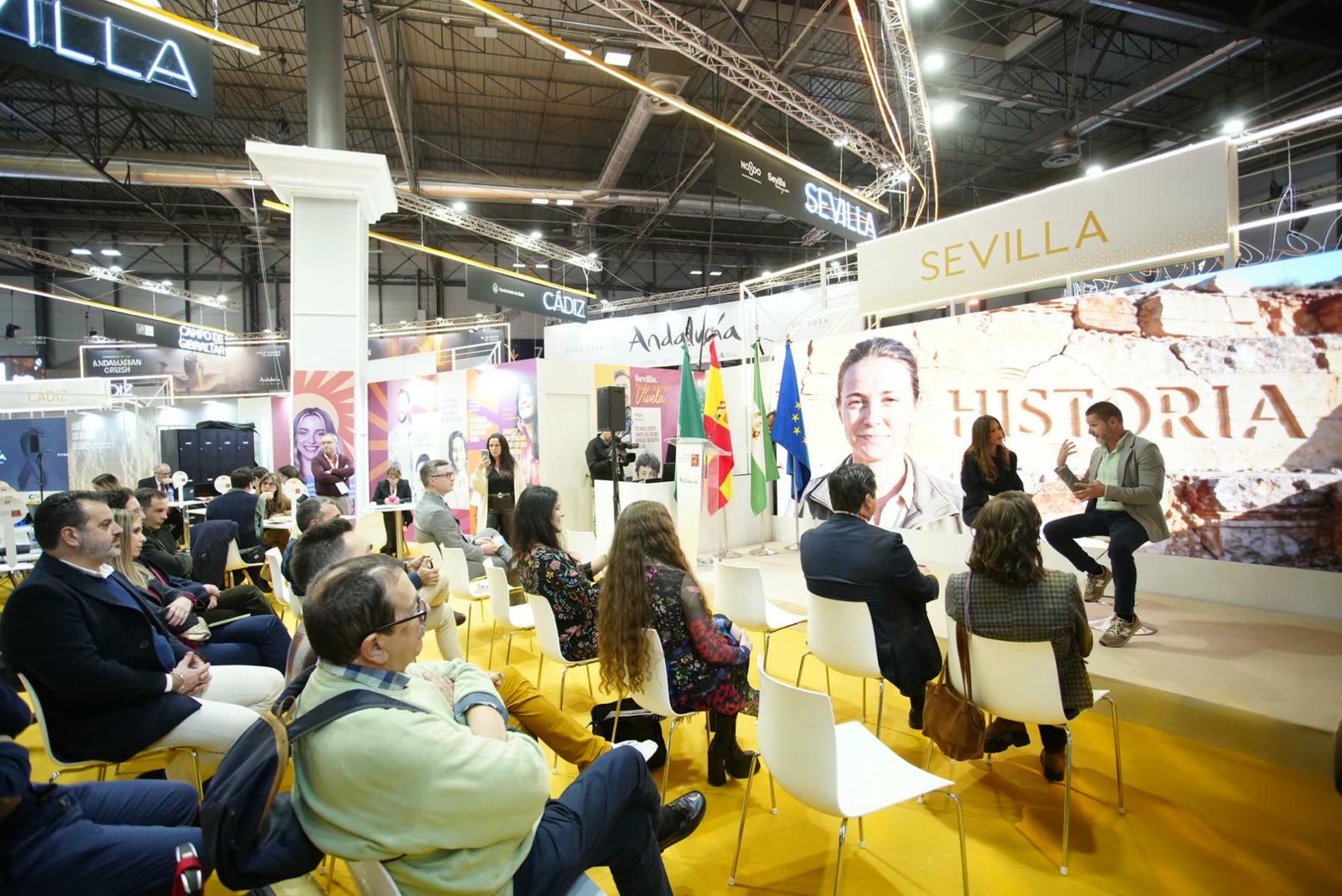 Una de las presentaciones en el stand de Sevilla en Fitur 2026.
