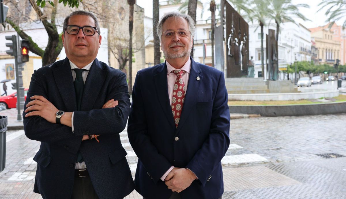 El candidato a presidente, junto a  Juan Manuel Pina.