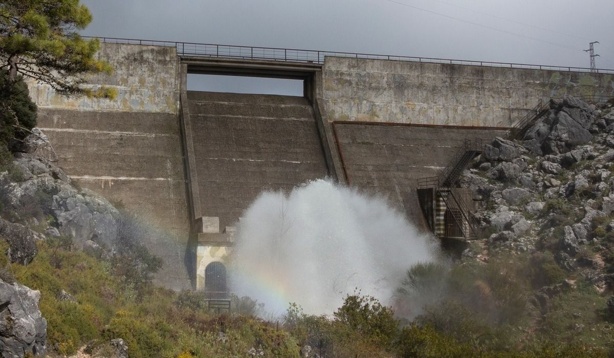 El espectáculo de la apertura de la presa del Fresnillo, en Grazalema. El espectáculo de la apertura de la presa del Fresnillo, en Grazalema.