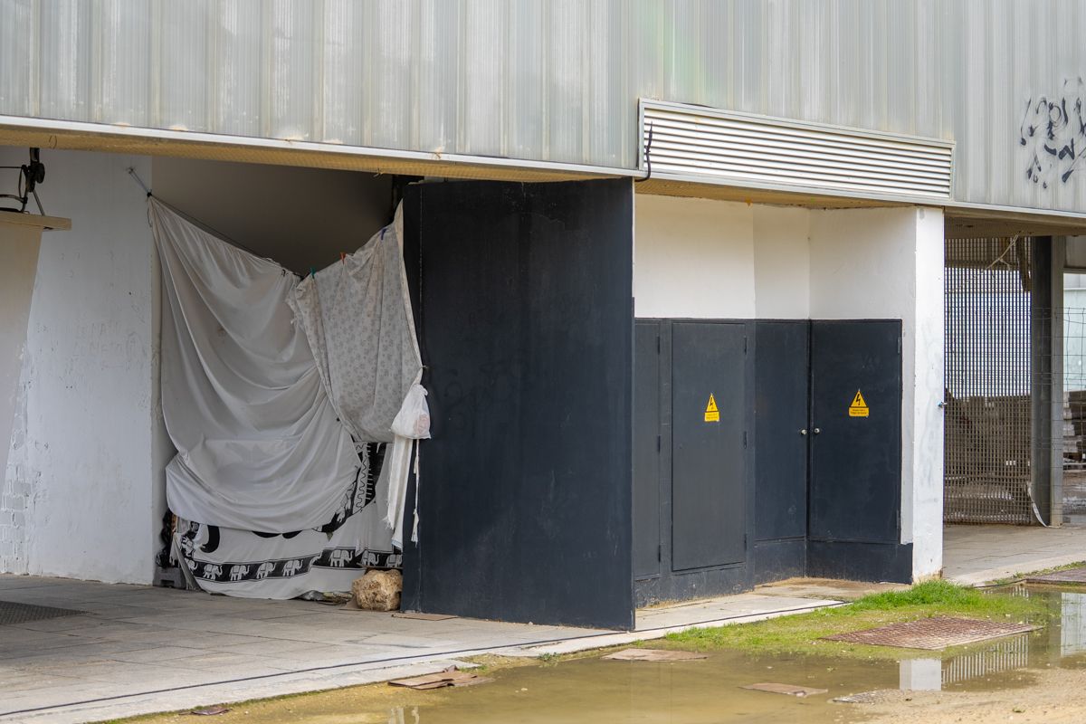 Persona sin hogar en Cádiz en la zona del paseo Santa Bárbara