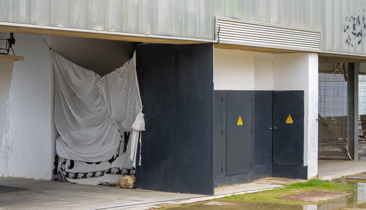 Persona sin hogar en Cádiz  zona paseo santa Barbara