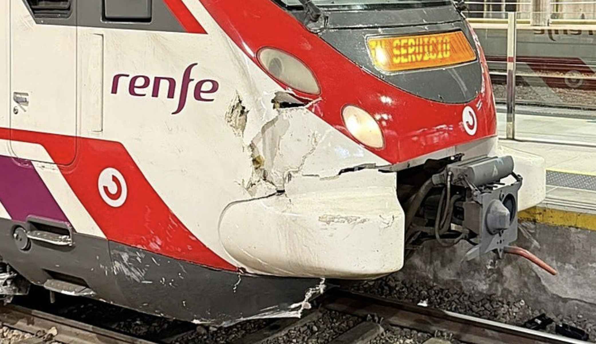 Estado en el que ha quedado el tren accidentado. Estado en el que ha quedado el tren accidentado.