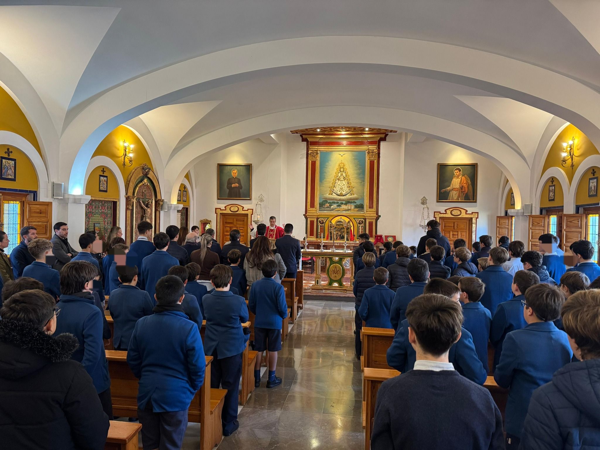 Misa en el colegio de Cristina. Misa en el colegio de Cristina.