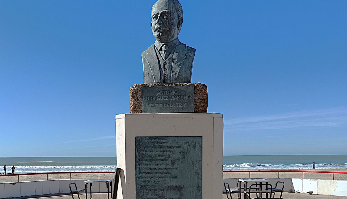 Visión general del monumento al 'Tío de la Tiza'.