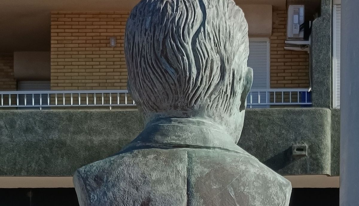 Detalle visión posterior busto del 'Tío de la Tiza'.