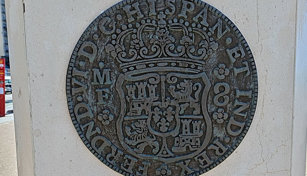 Reproducción a gran tamaño del anverso del Real de a 8, duro antiguo.