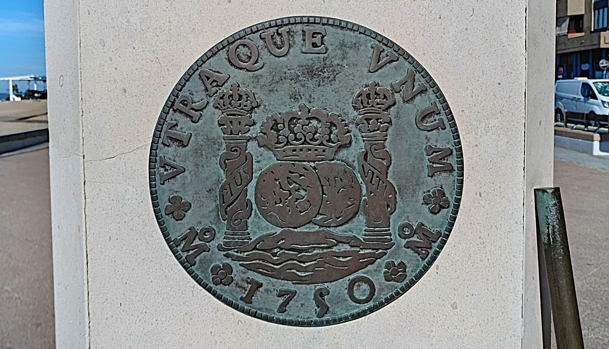 Reproducción a gran tamaño del reverso del real de a 8, duro antiguo.