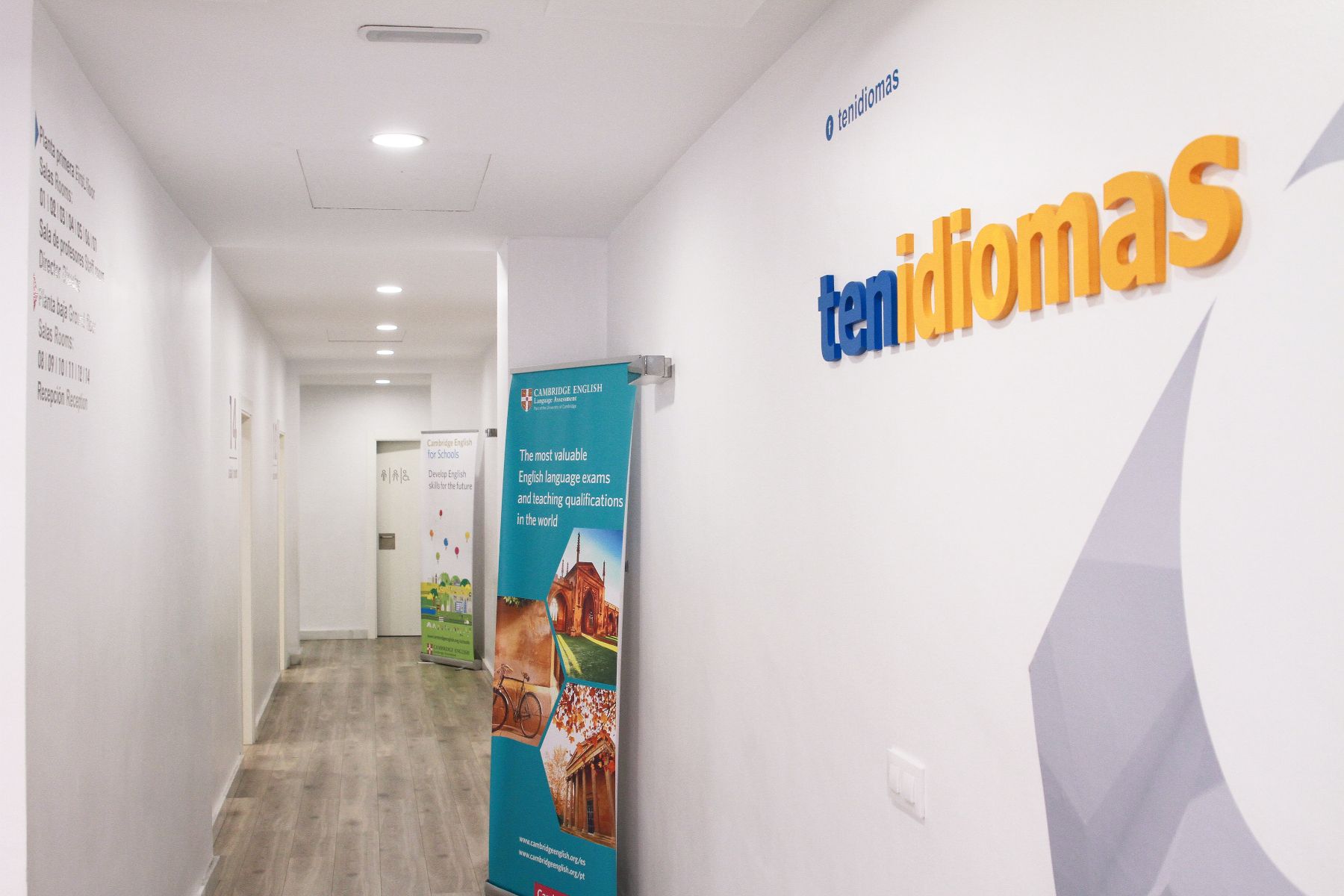 Una academia de Tenidiomas. Una academia de Tenidiomas.