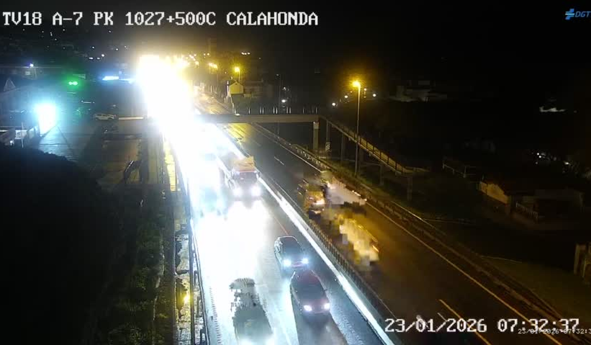 Imagen de la DGT del accidente en la a 7, a la altura de Mijas (Málaga). Imagen de la DGT del accidente en la a 7, a la altura de Mijas (Málaga).