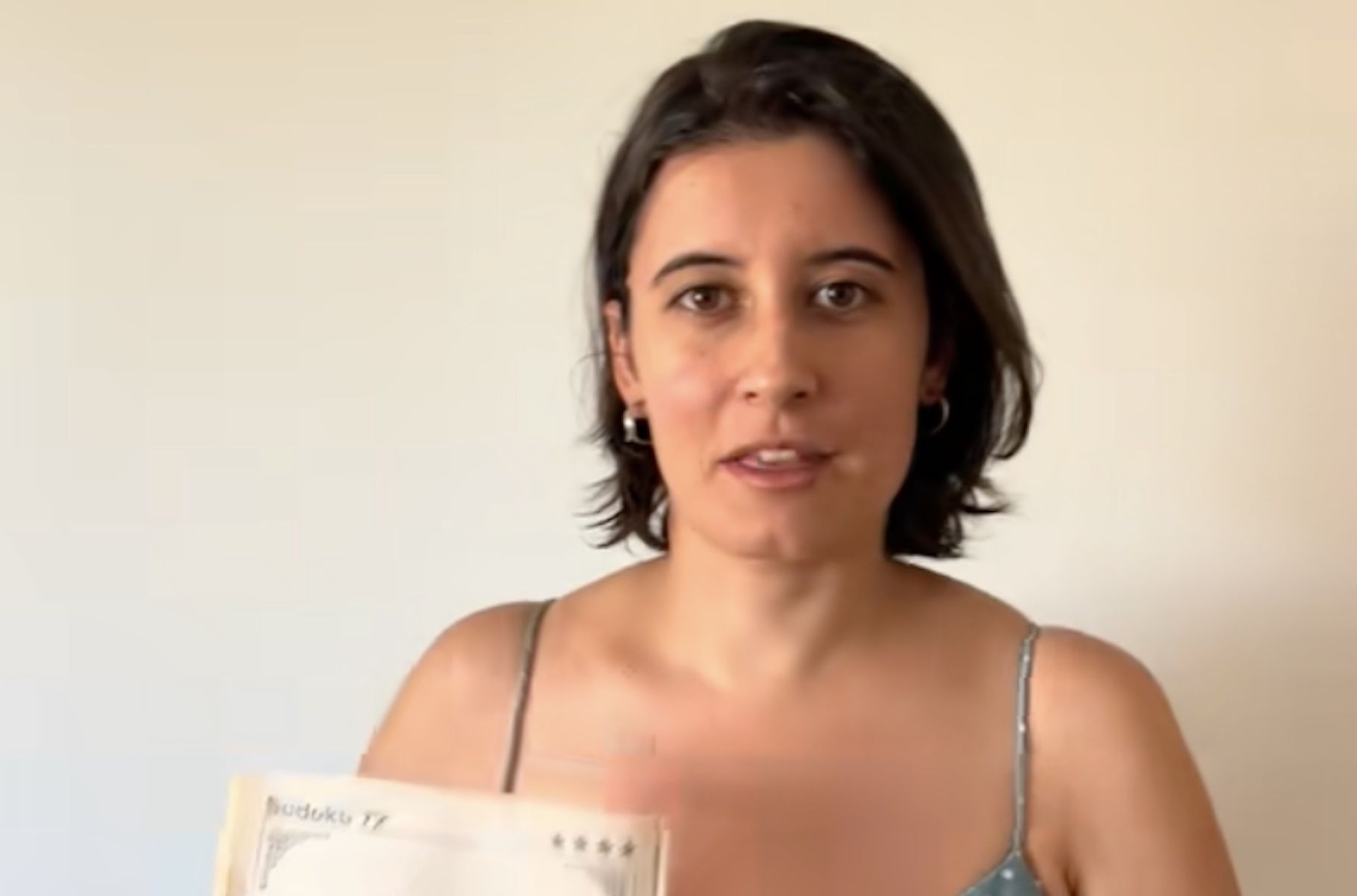 María Fernández, la sevilla con discapacidad visual severa que debe desplazarse cada semana a Barcelona.