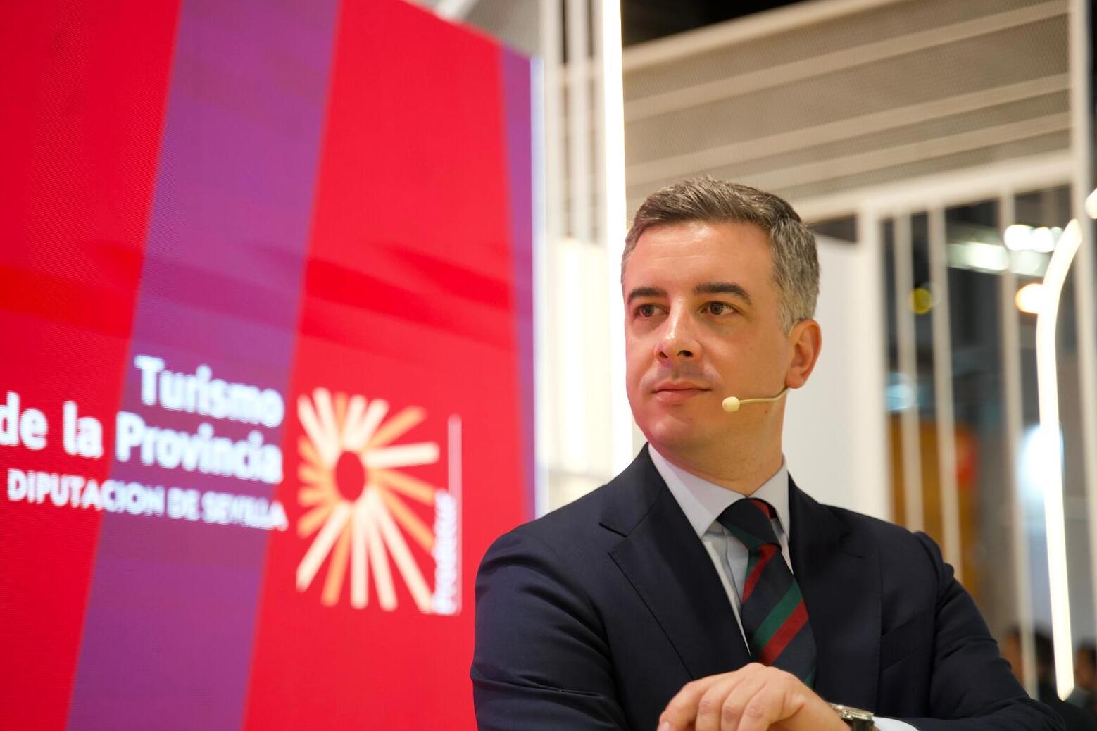 Rodríguez Hans, en el stand de Sevilla. Rodríguez Hans, en el stand de Sevilla.