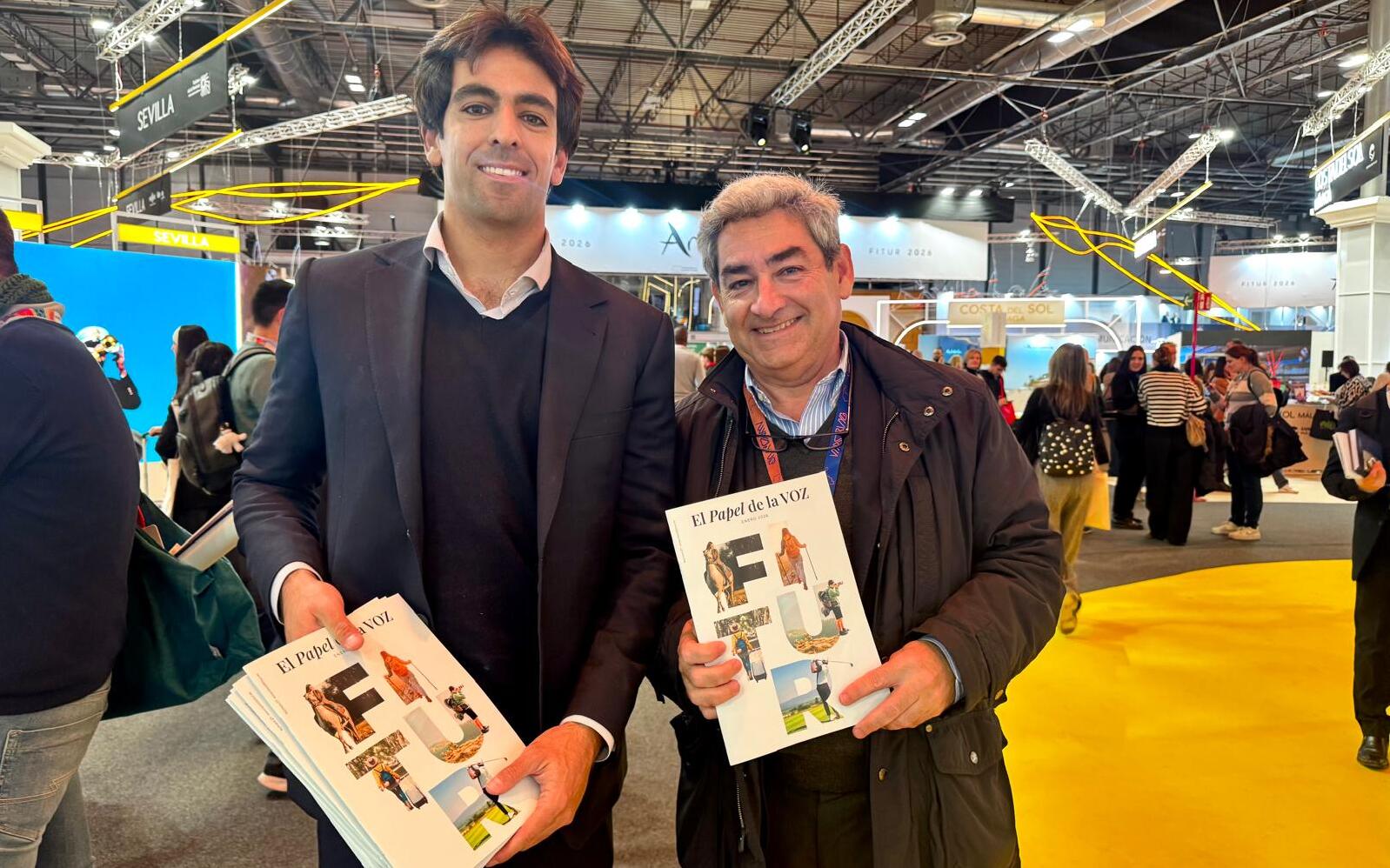 Gonzalo Vega, de lavozdelsur.es, y Juan Baquero, gerente de Tilke Operations.