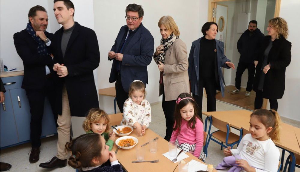 Visita de María José García-Pelayo al nuevo comedor.