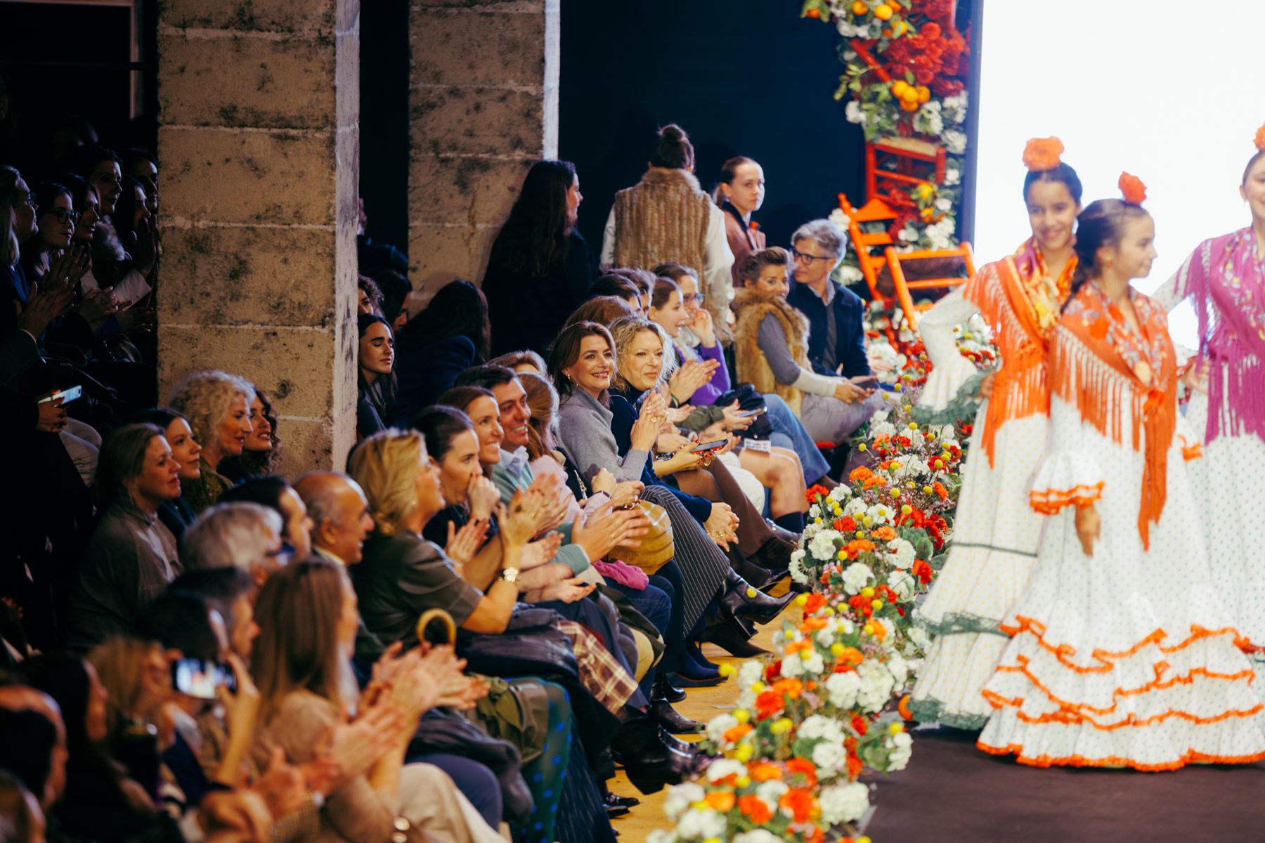 Gran ambiente en el desfile de Pilar Villar, en la Pasarela Flamenca de Jerez.