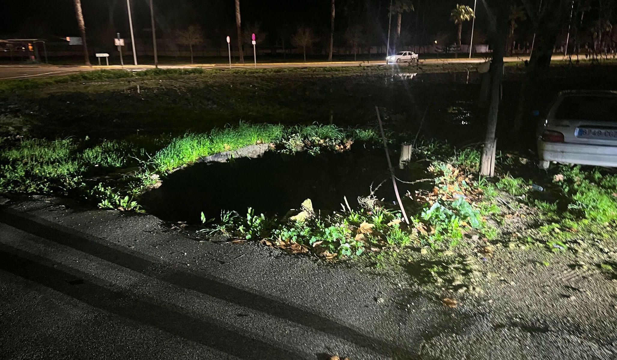 Hundimiento de un antiguo pozo en la calle Camino de Bornos en Villamartín 