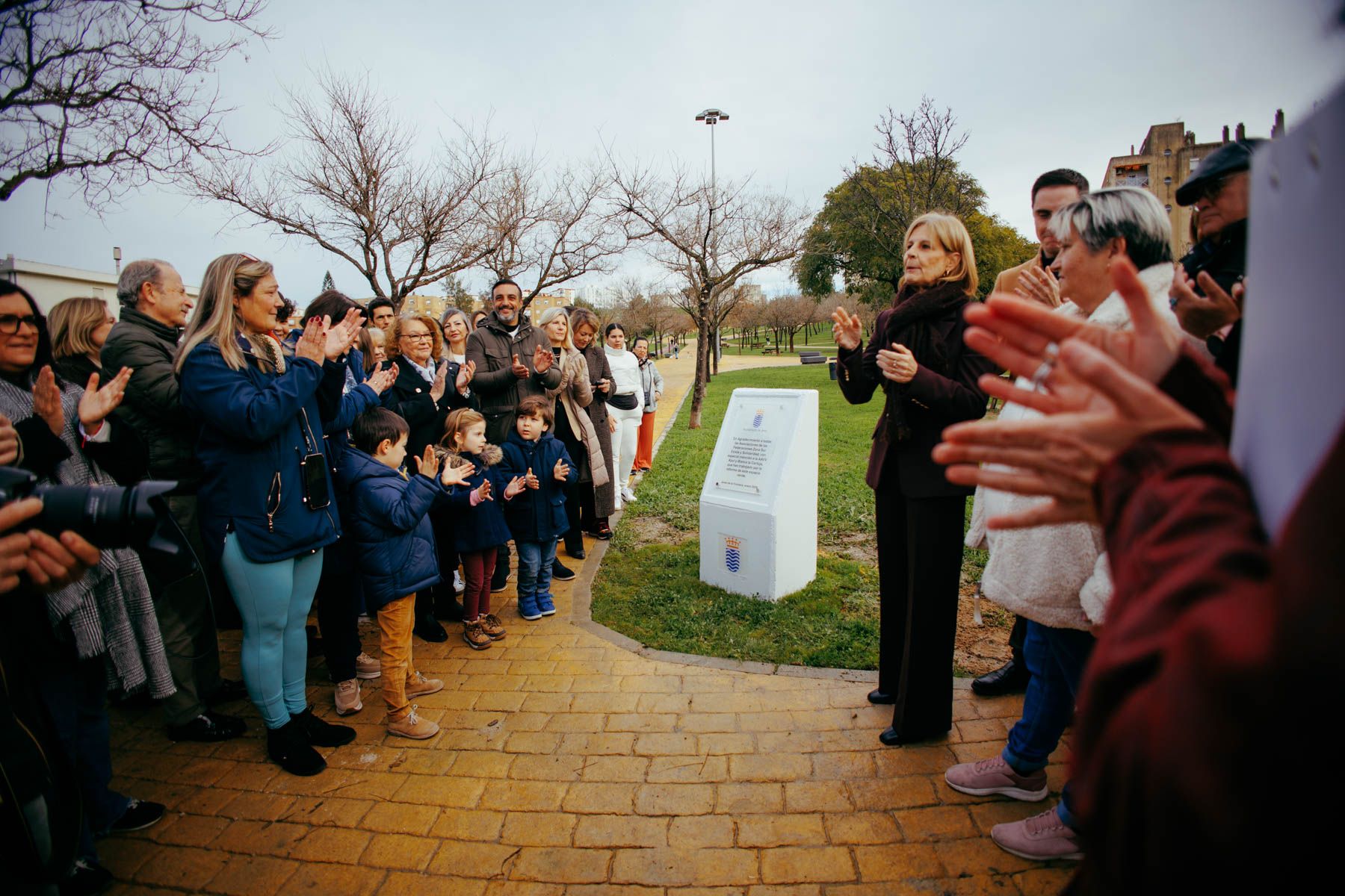 La familia de Sebastián Peña durante el acto de homenaje celebrado en el parque que lleva su nombre en San Telmo